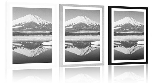 Plakát s paspartou japonská hora Fuji v černobílém provedení