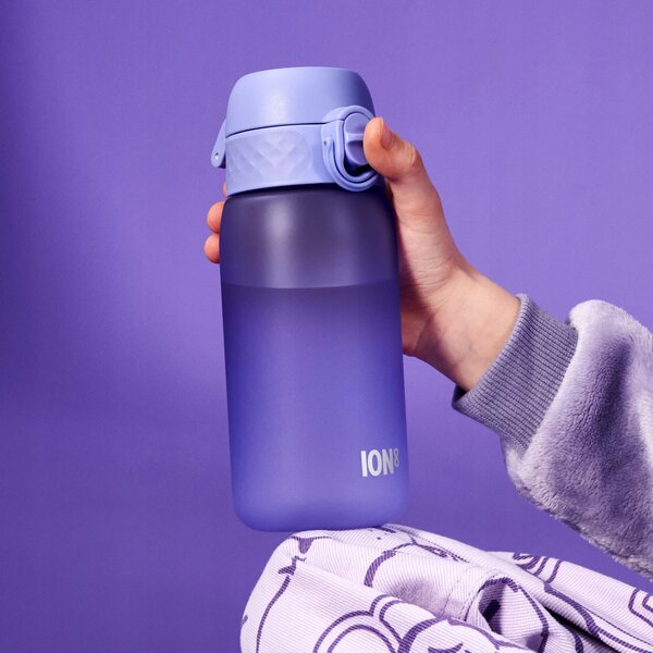 Ion8 – lahev na pití, láhev na vodu 350 ml – Playful Periwinkle fialová