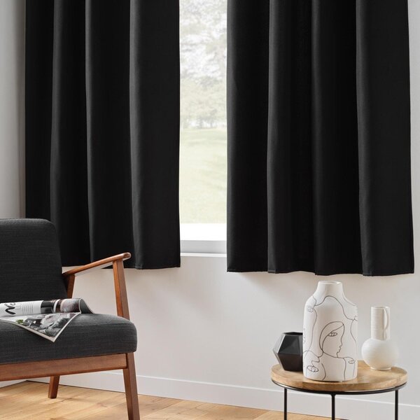 Černý termo/dimout závěs z mikrovlákna 135x180 cm Micropolar – douceur d'intérieur