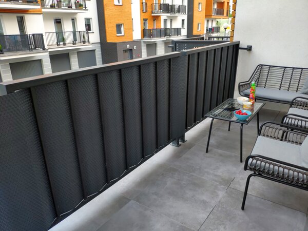 Balkonová ratanová zástěna s očky MALMO, tmavě šedá, výška 90 cm šířka různé rozměry 1300 g/m2 MyBestHome Rozměr: 90x100 cm