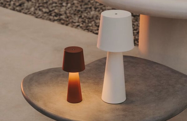 Zlatá kovová zahradní stolní LED lampa Kave Home Arenys M