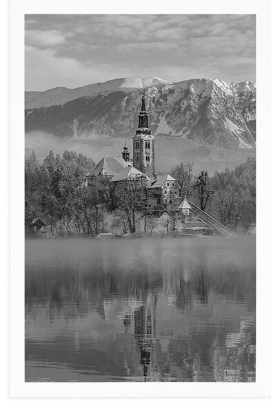 Plakát kostel u jezera Bled ve Slovinsku v černobílém provedení