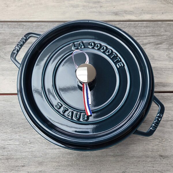 Litinový hrnec Staub 26 cm, mořská modř