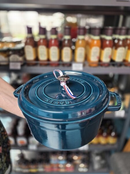 Litinový hrnec Staub 26 cm, mořská modř