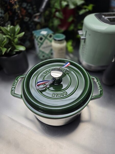 Oválný litinový hrnec Staub 31 cm, bazalka