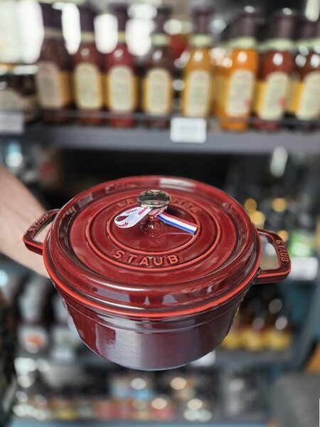 Litinový hrnec Staub 22 cm, grenadina