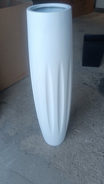 Vysoká váza VERTIGA, sklolaminát, výška 80 cm, bílý mat, outlet