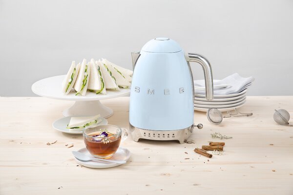 Smeg KLF04PBEU Rychlovarná konvice s regulací teploty 50's Style modrý pastel