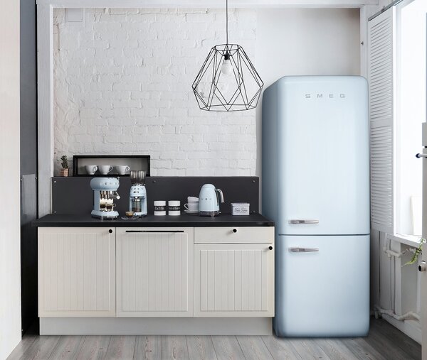 Smeg KLF04PBEU Rychlovarná konvice s regulací teploty 50's Style modrý pastel