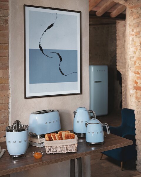 Smeg KLF04PBEU Rychlovarná konvice s regulací teploty 50's Style modrý pastel