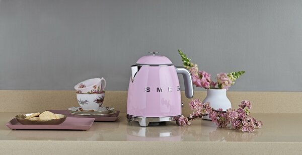 Smeg KLF05PKEU Rychlovarná konvice 50's Style Mini pastelově růžová