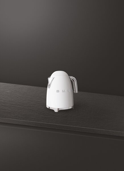 Smeg KLF03WHEU. Rychlovarná konvice 50's Style bílá