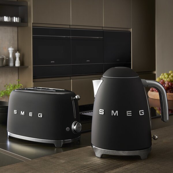 Smeg KLF03BLMEU Rychlovarná konvice 50's Style černá matná