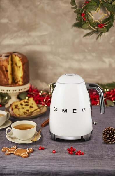 Smeg KLF03WHEU. Rychlovarná konvice 50's Style bílá