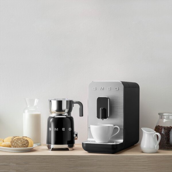 Smeg BCC11BLMEU Presovač 50's Style Basic II černý