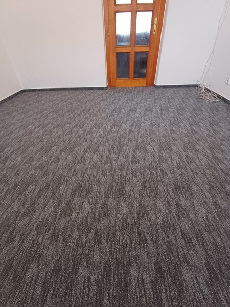 Metrážový koberec Leon Termo 36744 tmavě šedá 4 m