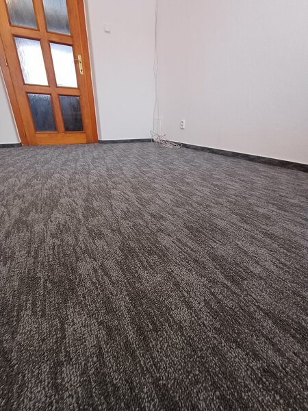 Metrážový koberec Leon Termo 36744 tmavě šedá 4 m