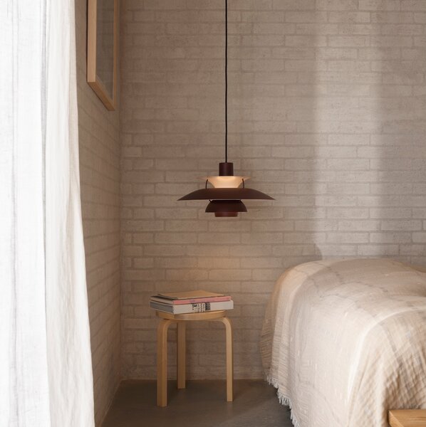 LOUIS POULSEN Závěsná lampa PH 5, Monochrome burgundy