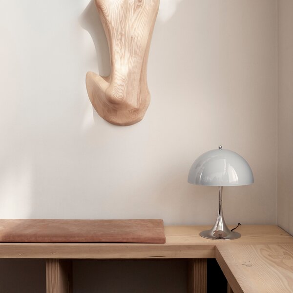 LOUIS POULSEN Stolní lampa Panthella 320, Opal beige