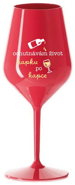 OCHUTNÁVÁM ŽIVOT KAPKU PO KAPCE - červená nerozbitná sklenička na víno 470 ml