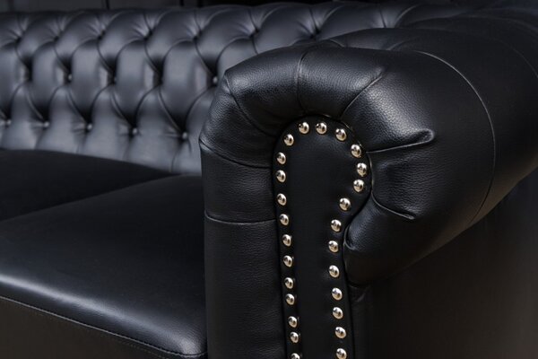 Pohovka CHESTERFIELD 3M 205 CM černá umělá kůže Nábytek | Obývací pokoj | Sedací soupravy a pohovky | Pohovky | Pevné