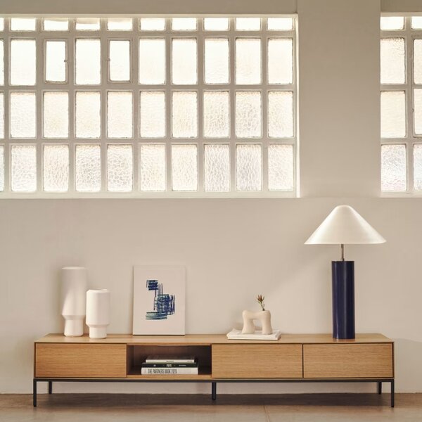 Dubový TV stolek Kave Home Vedrana 195 x 40 cm