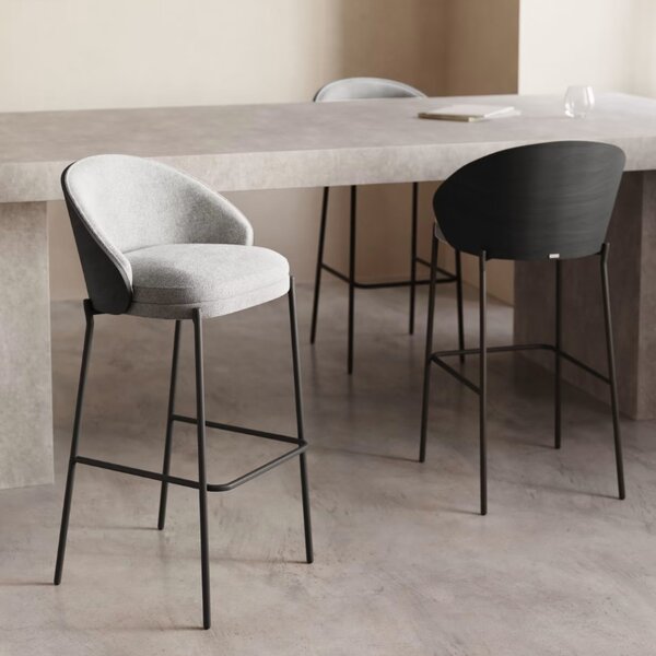 Šedá čalouněná barová židle Kave Home Eamy II. 65 cm