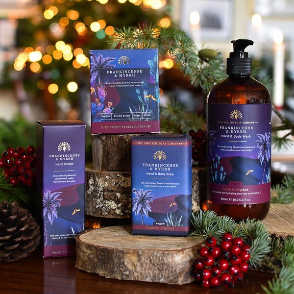 English Soap Company Kadidlo & Myrha Vonná svíčka, 170 ml