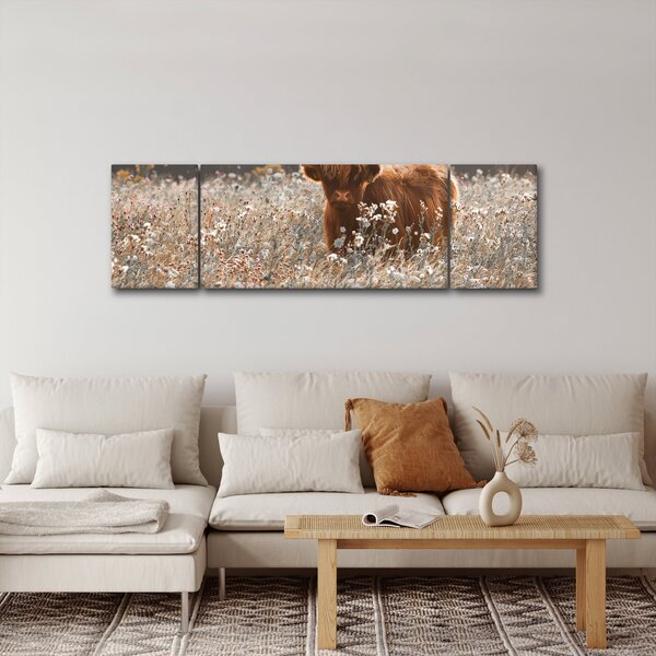 Obraz - Skotská kráva v kvítí (170x50 cm)