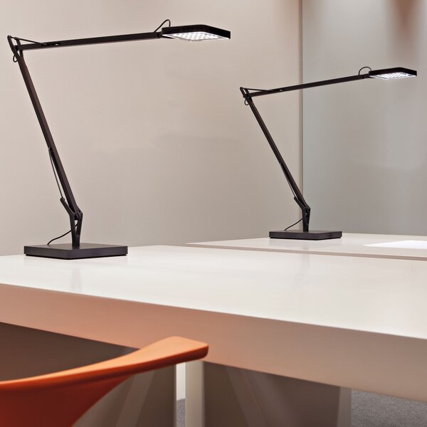 Flos F3311033 Kelvin LED, antracitová stolní lampa na pracovní stůl, 8W LED 3000K, 48+58cm