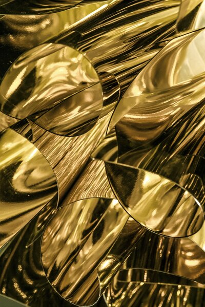 SLAMP VELSOVSGLD04T00000EU Veli 7 gold, rozměrné závěsné svítidlo ze zlatého Goldflexu, 9x20W E27, prům. 130cm