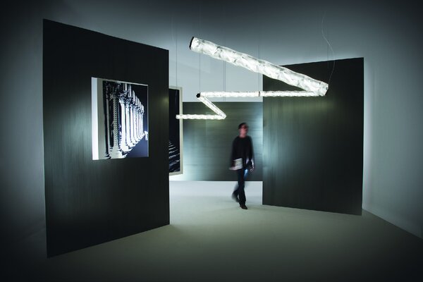 SLAMP HUGS000PRS01THR000EU Hugo, designové závěsné svítidlo, 20W LED 3000K, prisma, délka 100cm
