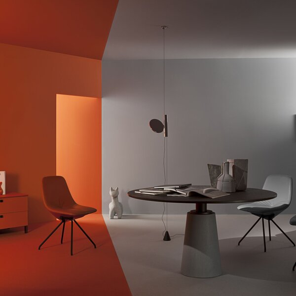 Flos F4640009 OK, bílé svítidlo mezi podlahu a strop se stmívačem, 18W LED 2700K, max. 400cm