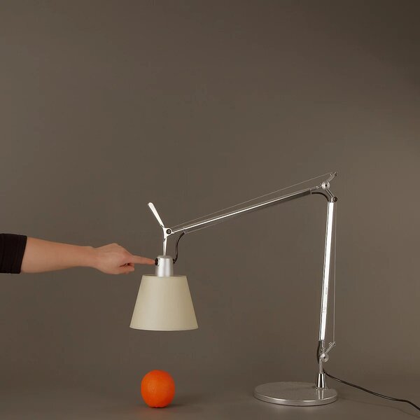 Artemide 50TOL Tolomeo Basculante 180 Tavolo, stolní lampa s vypínačem, pergamenové stínítko, 1x8W LED E27, výška 65-108cm