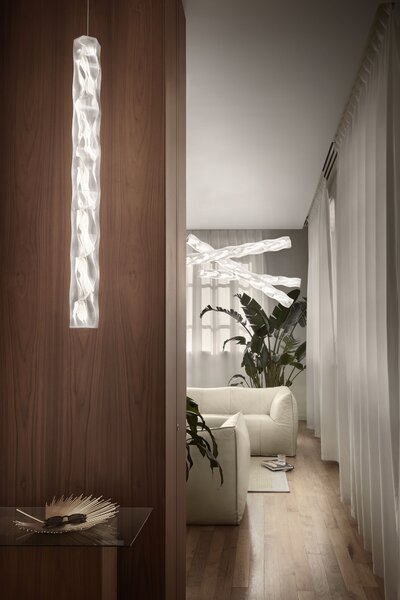 SLAMP HUGS000PRS01TVT000EU Hugo vertical, designové závěsné svítidlo, 20W LED 3000K, prisma, délka 100cm