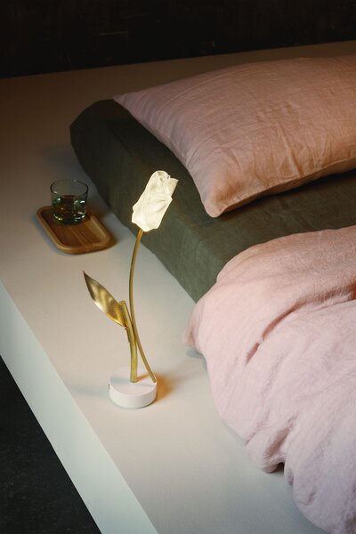 SLAMP TULT000PRS000BDBLBEU Tulip battery, stolní designová lampička na baterii s černým podstavcem, 1,3W LED 2700K, výška 38cm