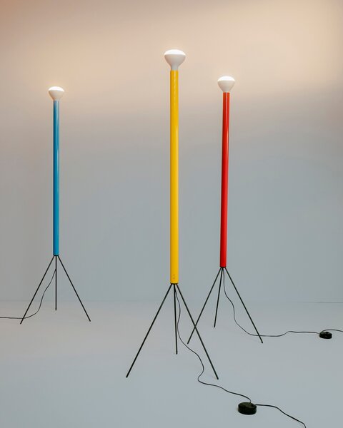 Flos F3772035 Luminator, nadčasová stojací lampa se stmívačem, 1x105W E27, červená, výška 189cm