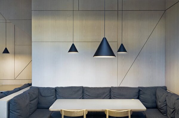 Flos F6487009 String Light Cone head, svítidlo s 12m dlouhým kabelem, 21W LED 2700K, dotykové ovládání + bluetooth, bílá, prům. 19cm