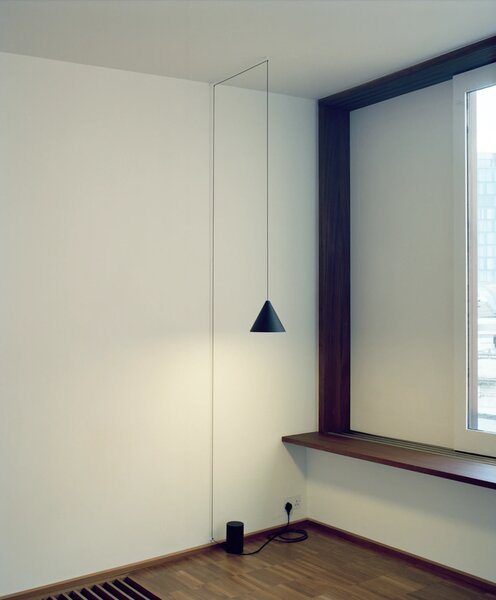 Flos F6487030 String Light Cone head, svítidlo s 12m dlouhým kabelem, 21W LED 2700K, dotykové ovládání + bluetooth, černá, prům. 19cm