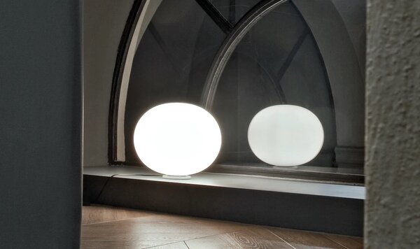 Flos F3026000 Glo-Ball Basic 2, stolní lampa z triplexového skla se stmívačem, 1x150W E27, výška 36cm