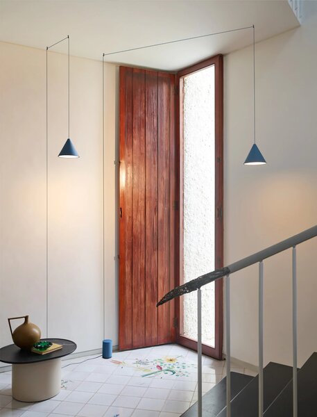 Flos F6487014 String Light Cone head, svítidlo s 12m dlouhým kabelem, 21W LED 2700K, dotykové ovládání + bluetooth, modrá, prům. 19cm