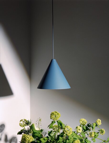 Flos F6487014 String Light Cone head, svítidlo s 12m dlouhým kabelem, 21W LED 2700K, dotykové ovládání + bluetooth, modrá, prům. 19cm