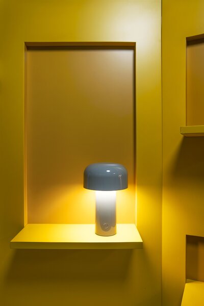 Flos F1060020 Bellhop Table, šedá lampička na baterii, 2,5W LED 2700K stmívatelná, výška 21cm, IP54
