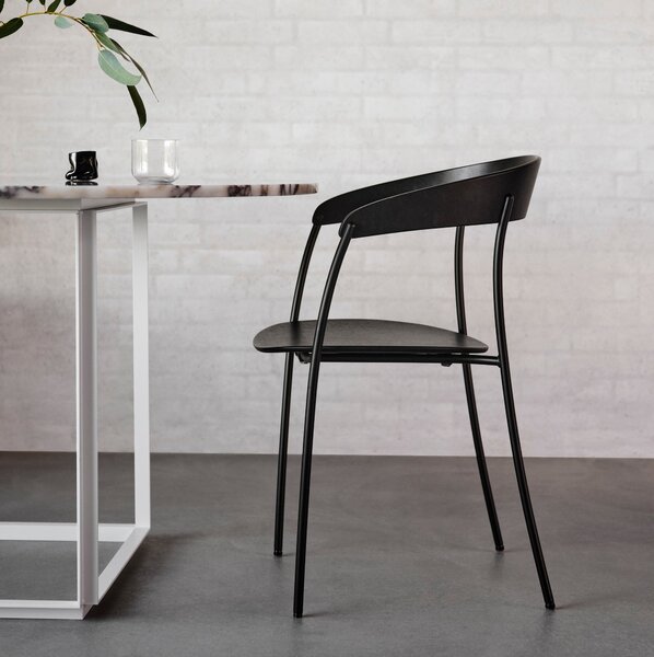 NEW WORKS Jídelní židle s područkami Missing, Black Ash / Black