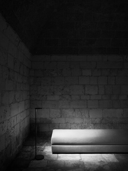 Flos 09.8220.DY Oblique, profesionální bílá čtecí stojací lampa, 8W LED 2700K, 107,4cm