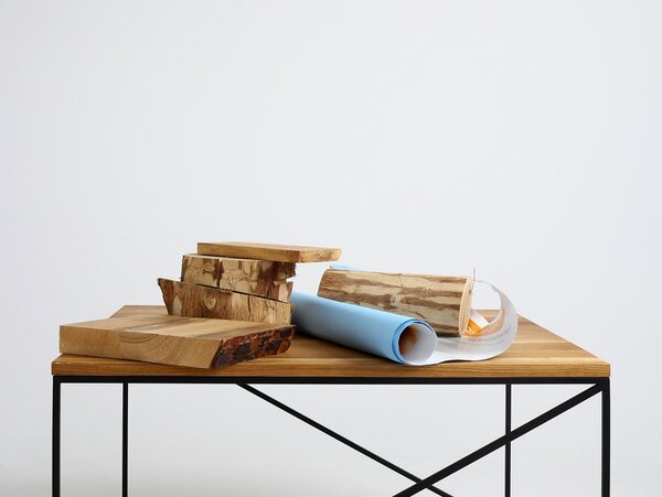 Nordic Design Přírodní masivní konferenční stolek Mountain s černou podnoží 100x100 cm