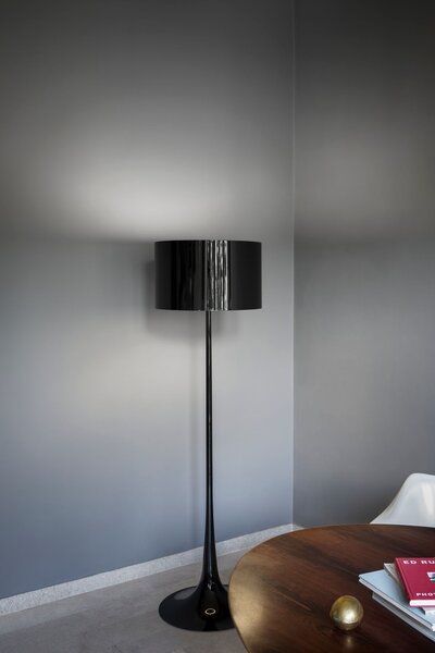 Flos F6612030 Spun Light F, černá designová stojací lampa, 1x205W E27, výška 176cm