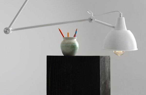 Nordic Design Bílé kovové závěsné/nástěnné světlo Cobain