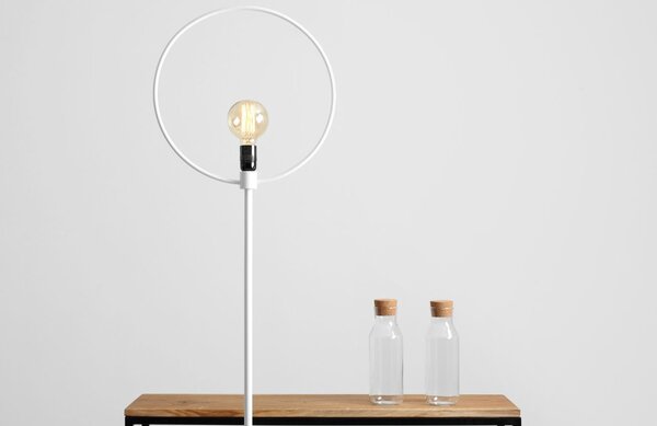 Nordic Design Bílá kovová stojací lampa Wheel