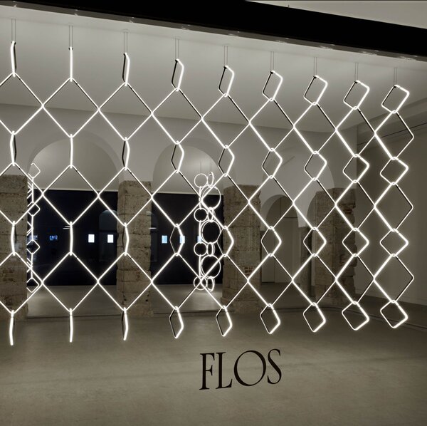 Flos F0414030 Arrangements Broken Line, černý prvek k sestavení svítidla 32W 2700K, výška 69cm